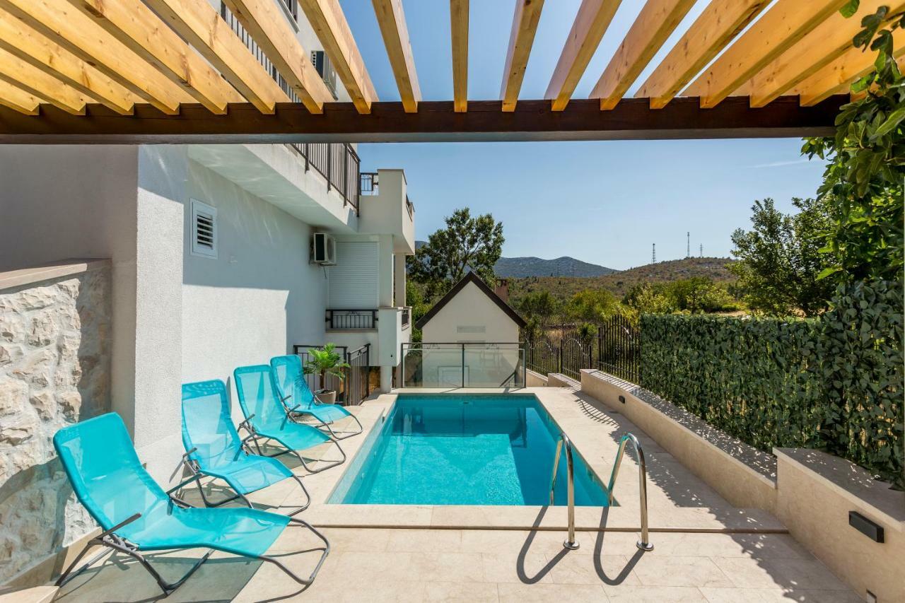House Luce With Pool Daire Čisla Dış mekan fotoğraf
