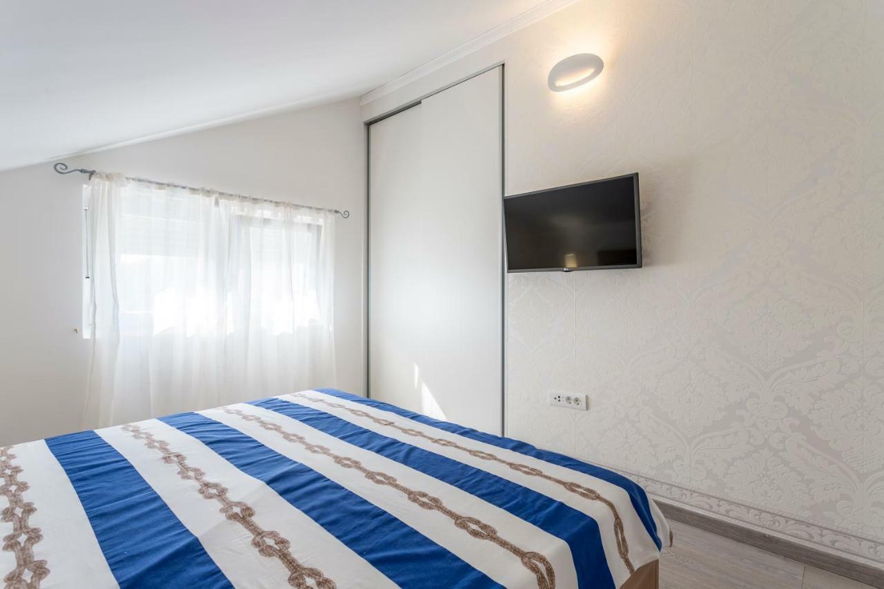 House Luce With Pool Daire Čisla Dış mekan fotoğraf