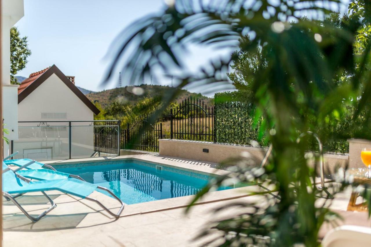 House Luce With Pool Daire Čisla Dış mekan fotoğraf
