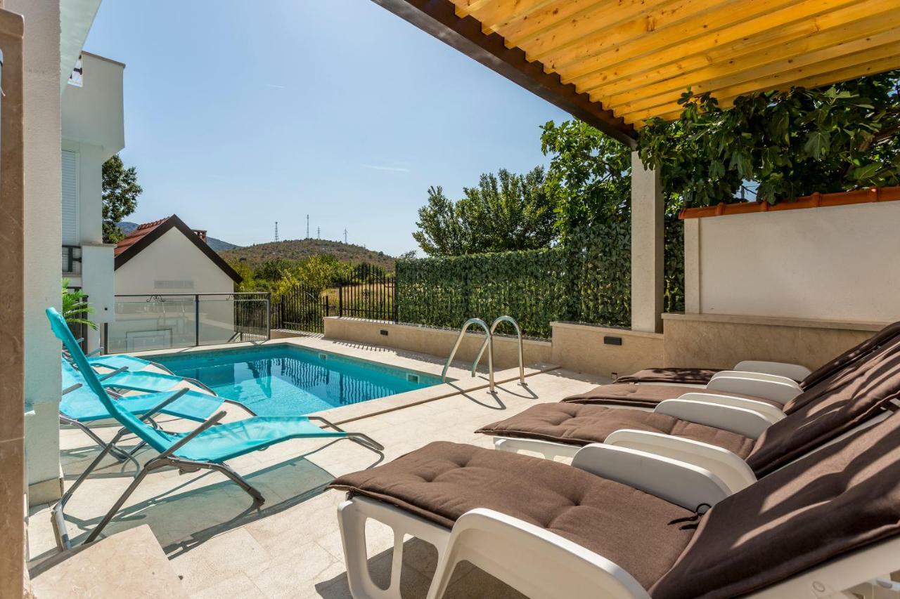 House Luce With Pool Daire Čisla Dış mekan fotoğraf
