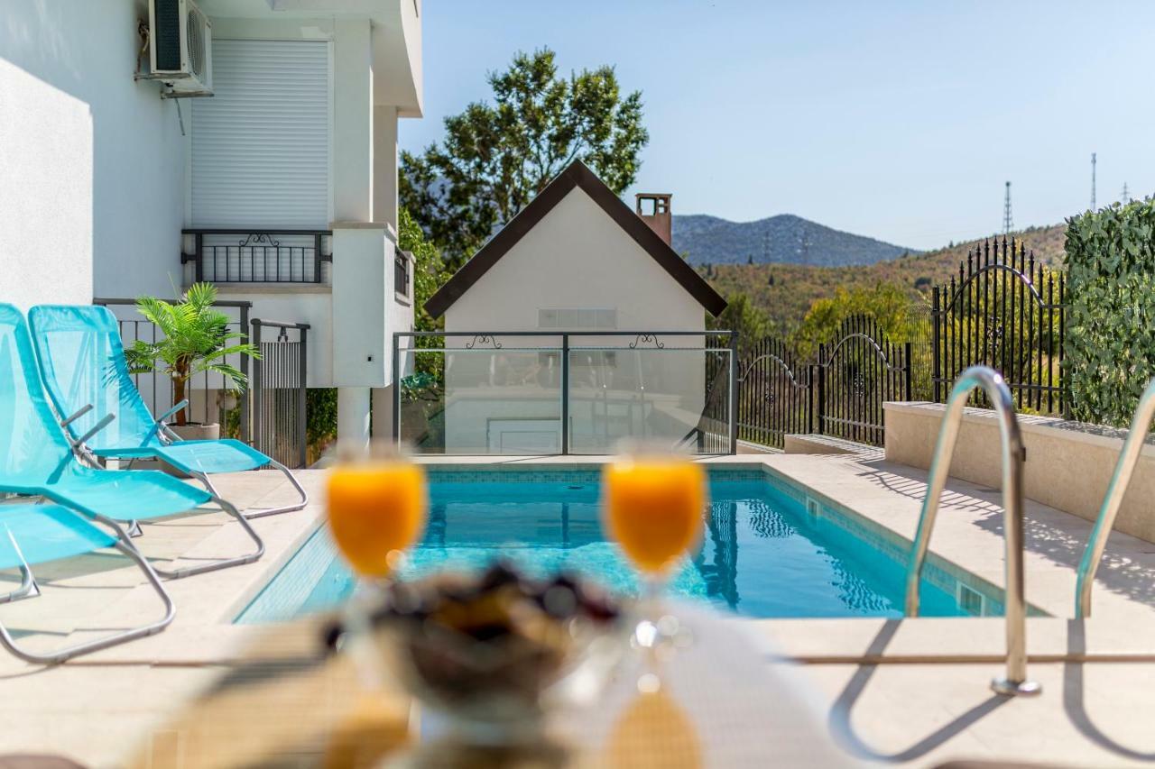House Luce With Pool Daire Čisla Dış mekan fotoğraf