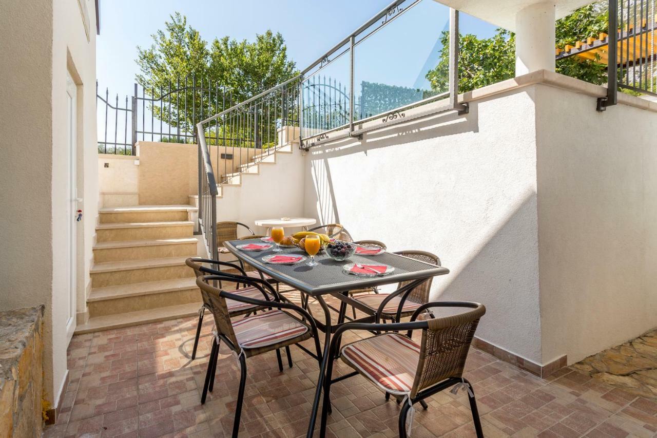 House Luce With Pool Daire Čisla Dış mekan fotoğraf