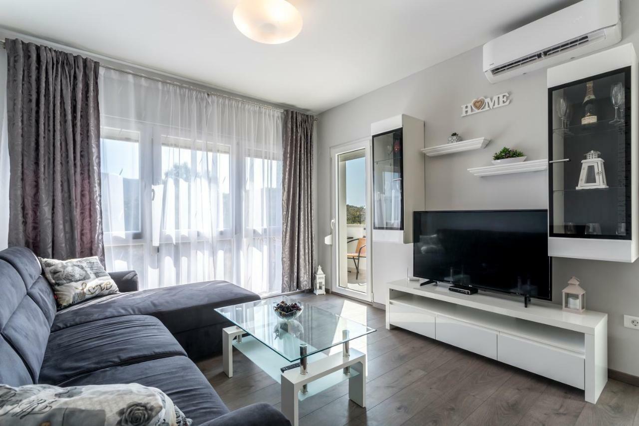 House Luce With Pool Daire Čisla Dış mekan fotoğraf